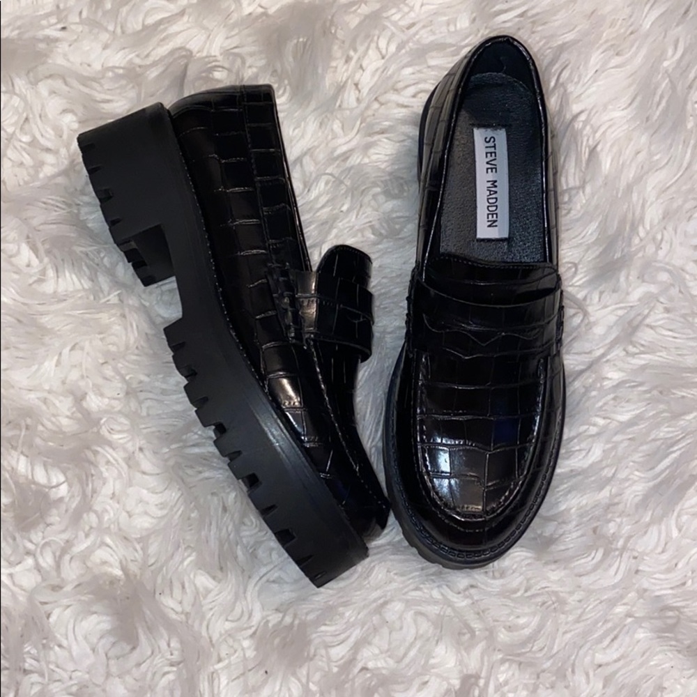 Steve Madden small platform loafers!!